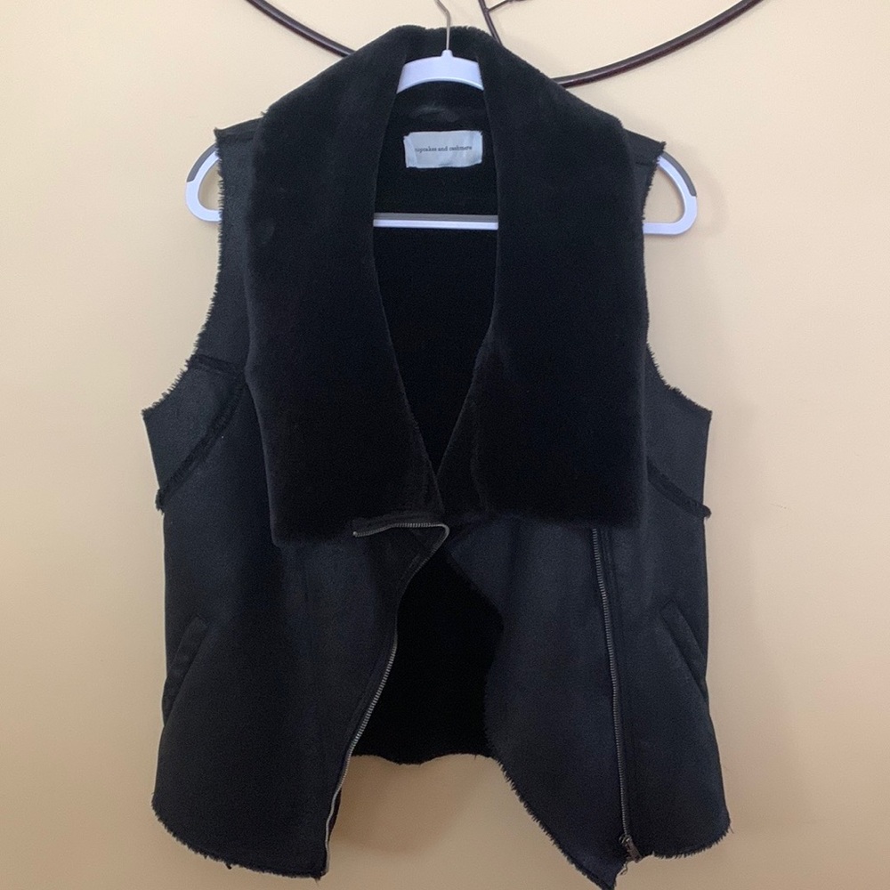cupcakes and cashmere faux vest, black large.